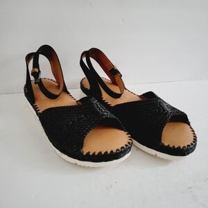 NEW Gentle Souls By Kenneth Cole Lucille Black Leather Sandal Size 11